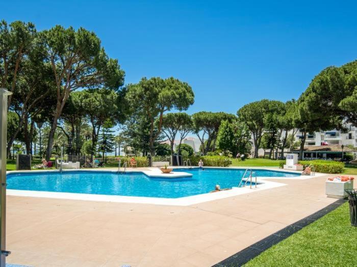 Apartamento De 2 Dormitorios En Playas Del Duque Marbella Exteriér fotografie
